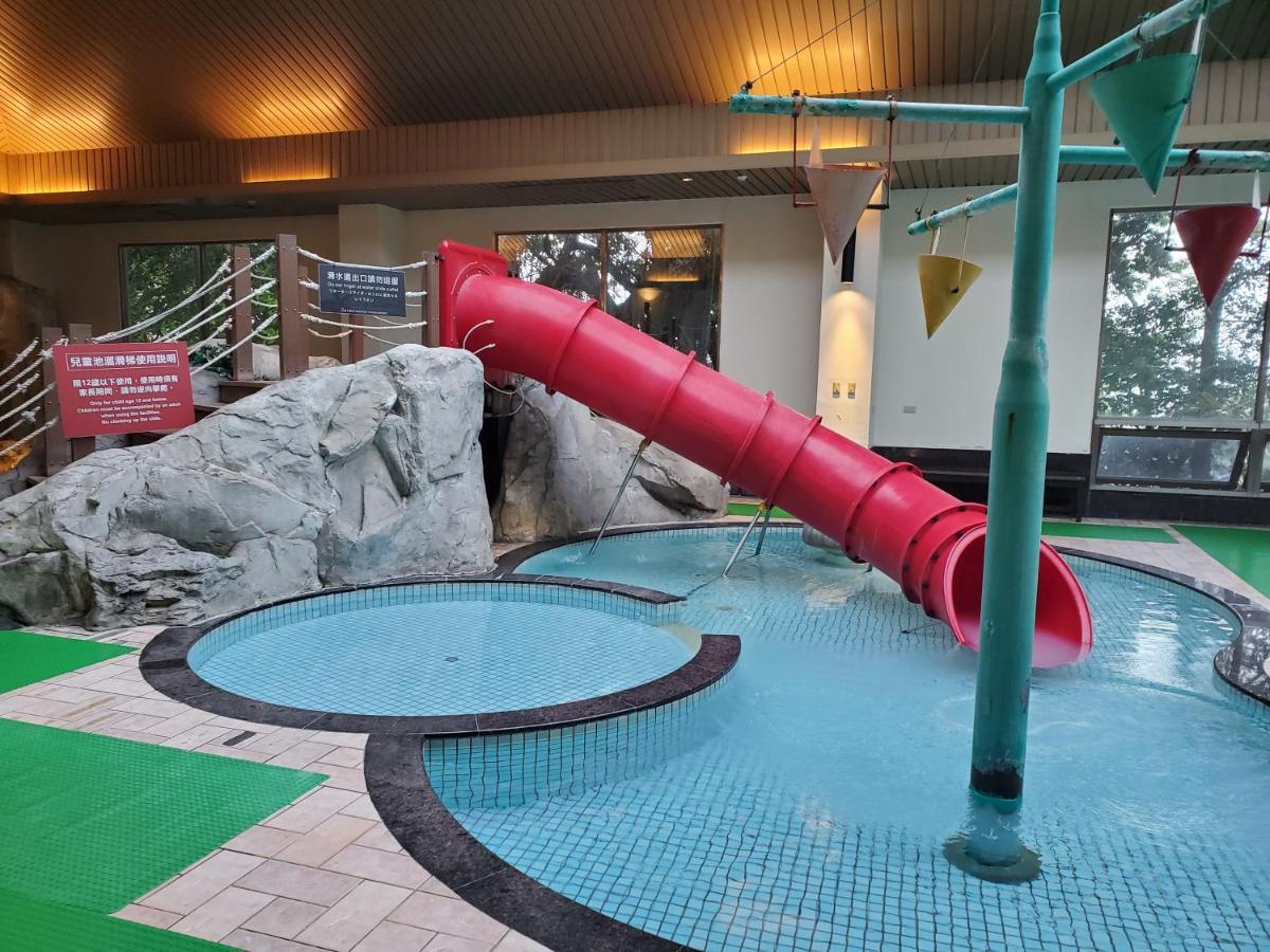 Parkview Hotels & Resorts Hualien Extérieur photo The water slide at the Leisure Centre