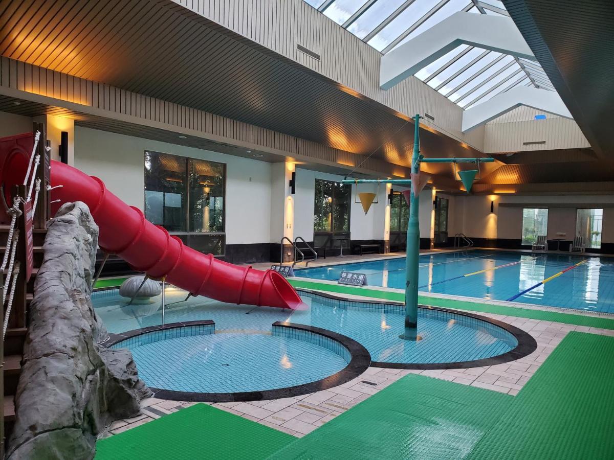 Parkview Hotels & Resorts Hualien Extérieur photo The swimming pool at the hotel