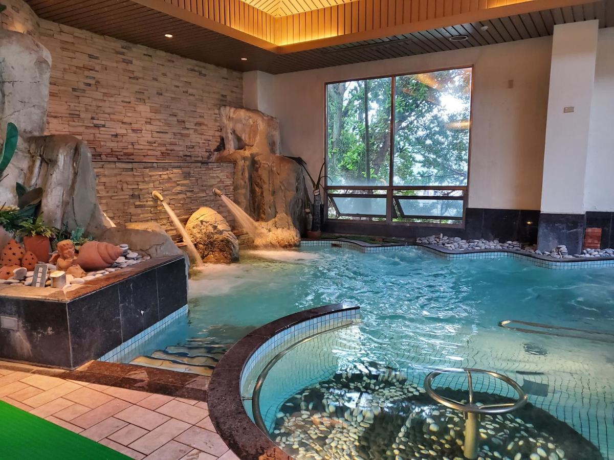 Parkview Hotels & Resorts Hualien Extérieur photo The indoor pool at the hotel