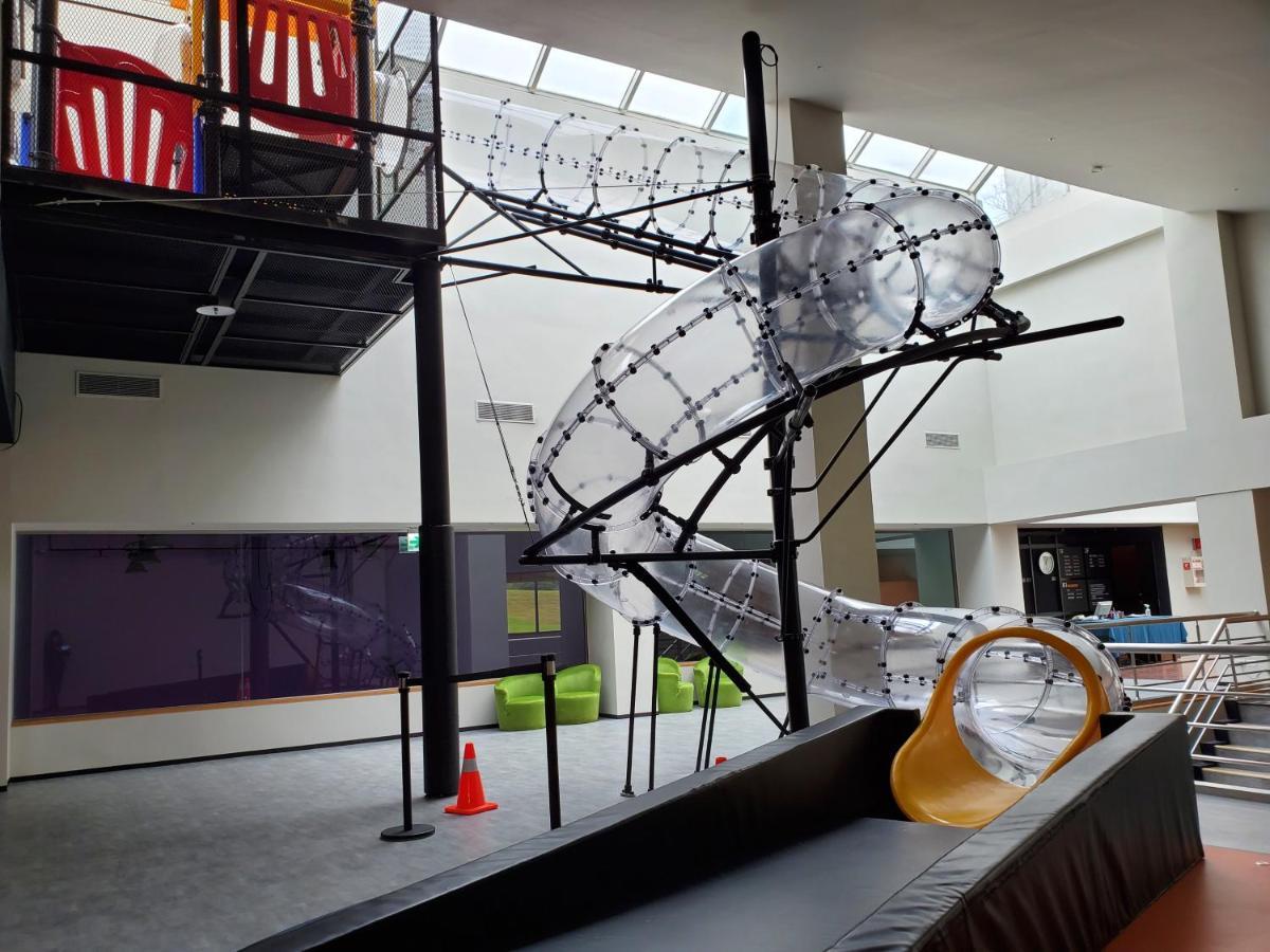 Parkview Hotels & Resorts Hualien Extérieur photo The interior of the school