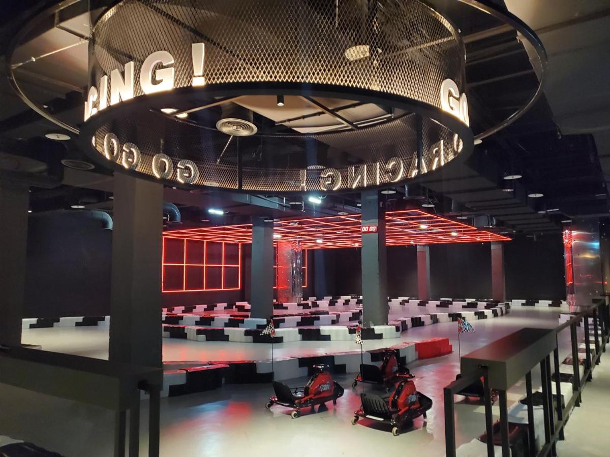 Parkview Hotels & Resorts Hualien Extérieur photo The interior of a typical Internet cafe in China