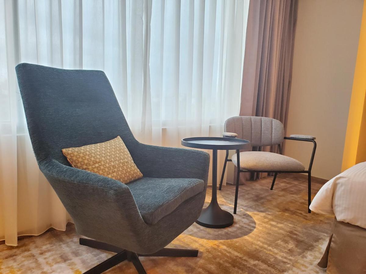 Parkview Hotels & Resorts Hualien Extérieur photo A chair in a hotel room